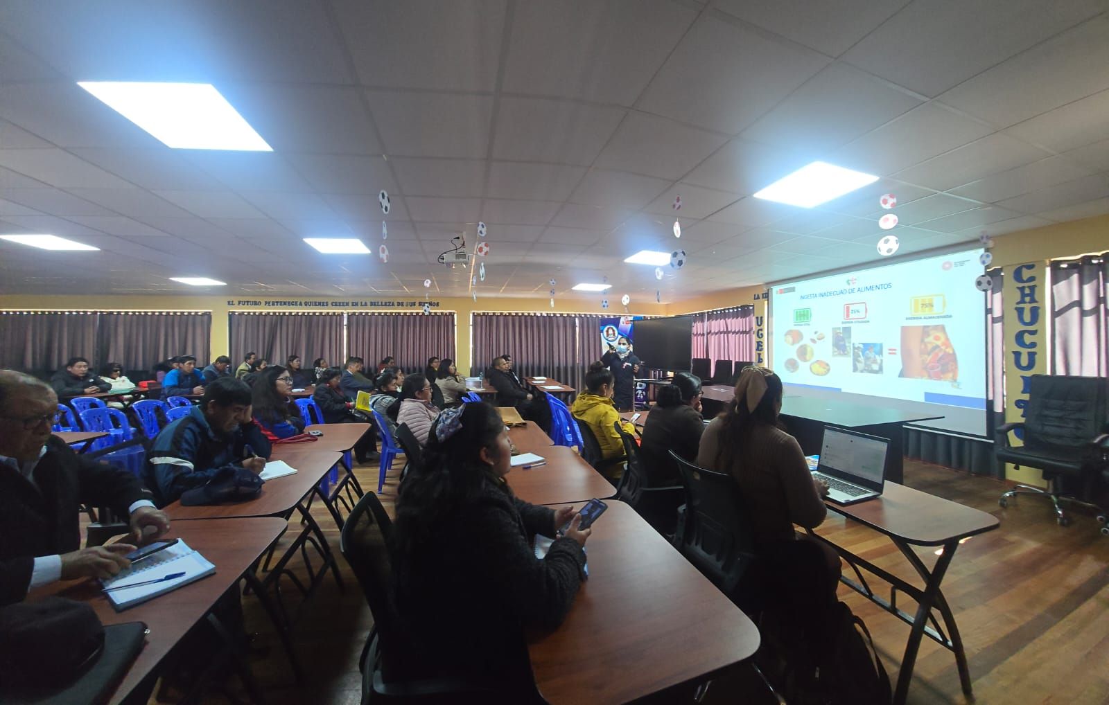 DOCENTES SON CAPACITADOS EN LA PROMOCIÓN DE HÁBITOS SALUDABLES.